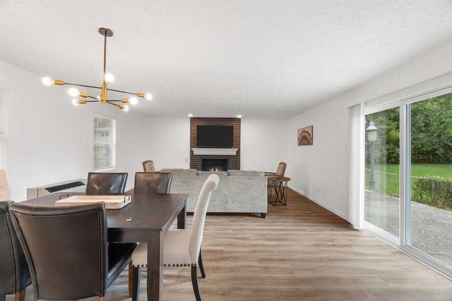 Building Photo - 11814 Flushing Dr