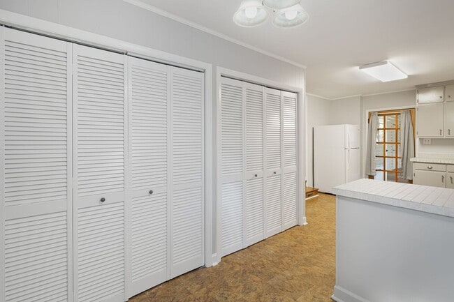 Building Photo - Modest East Asheville 3-Bedroom with Garage & Fenced-In Backyard