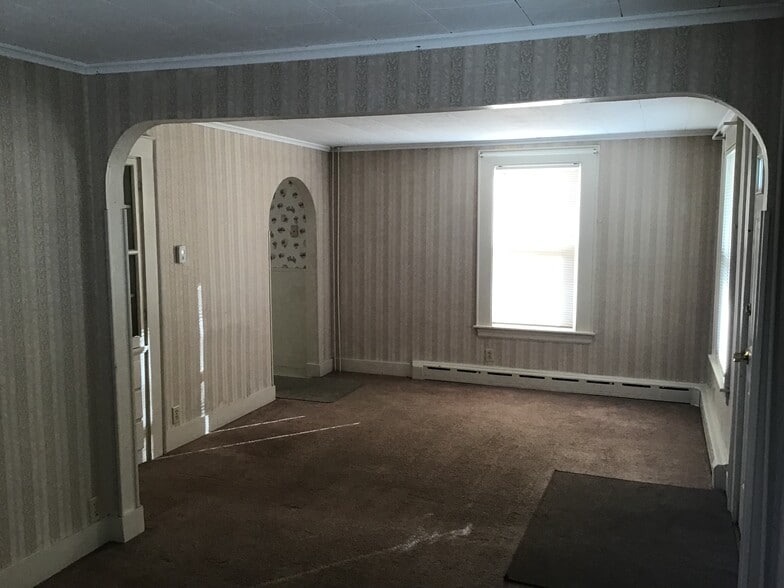 Living room - 143 Prospect St