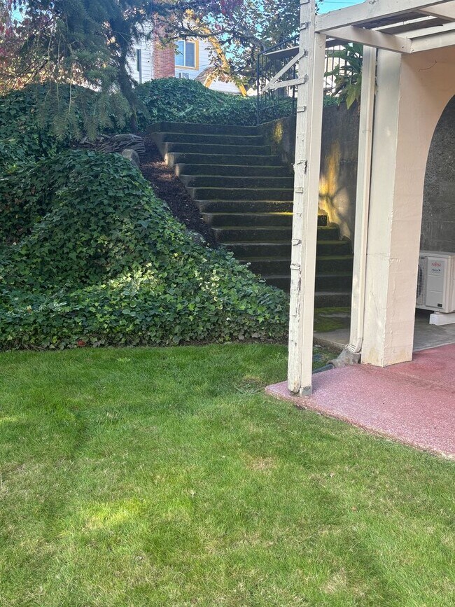 Building Photo - Enjoy 1.125 Acres near Downtown McMinnville