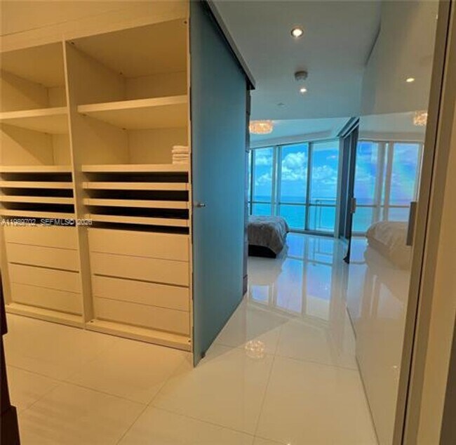 Building Photo - 17121 Collins Ave