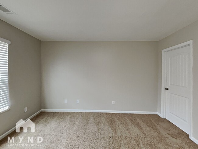 Building Photo - 404 Lake Ridge Ln