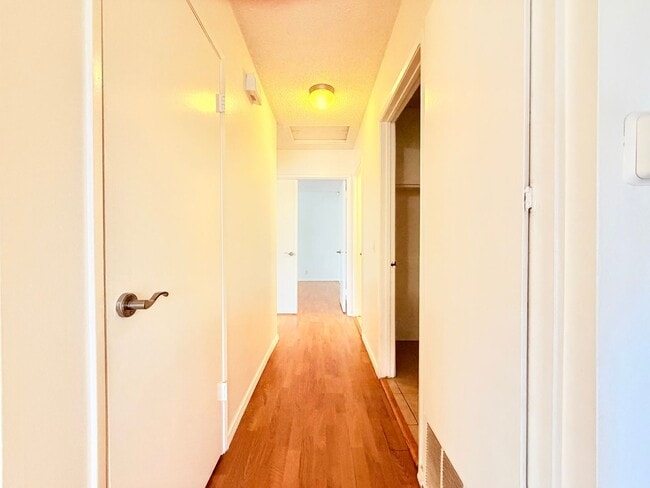 Building Photo - Beautiful two bedroom one bath