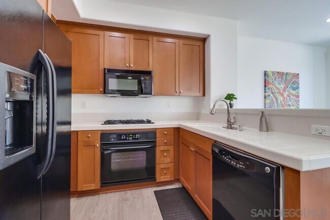 Building Photo - Tri-Level Townhome Condo for Rent – 2 Bed,...