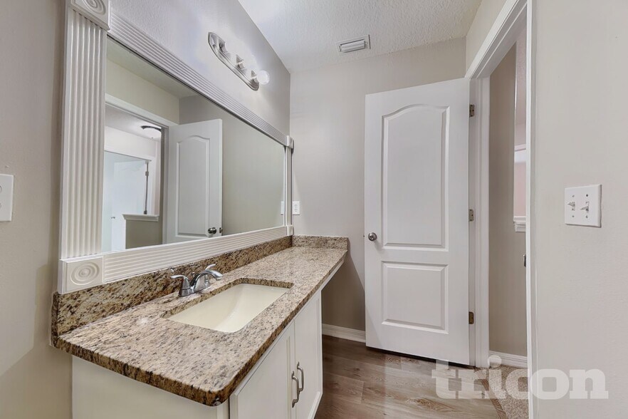 Building Photo - 9247 Wellstone Dr