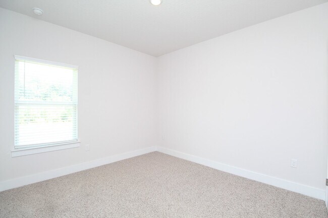 Building Photo - Don’t Miss This 4BR Home — 3-Car Garage, Modern Interior, Open Layout & Community Pool in Prime 9...
