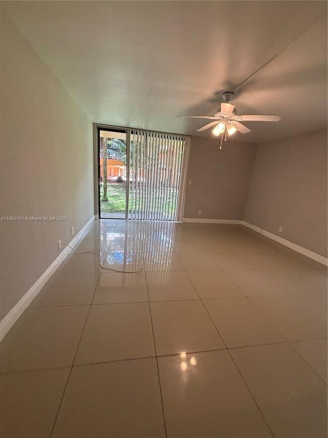 Building Photo - 400 Commodore Dr