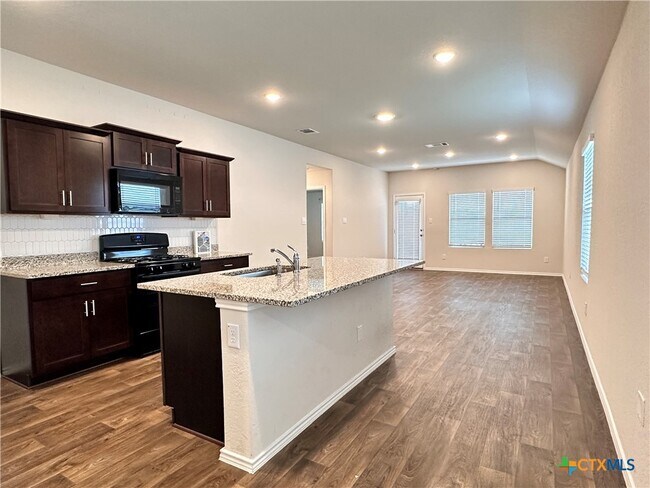 Building Photo - 101 Calgary Ln