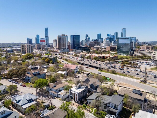 Building Photo - 1502 Waller St