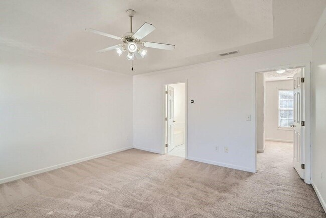 Building Photo - 391 Lake Valley Dr SW