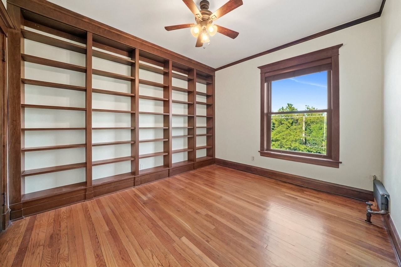 Bedroom 2, empty - 5520 S Cornell Ave