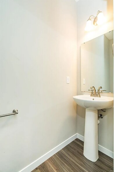 Building Photo - 705 Myatt Dr