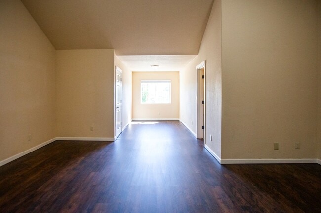 Building Photo - 4 Bedroom Oregon City with Large Bonus Roo...