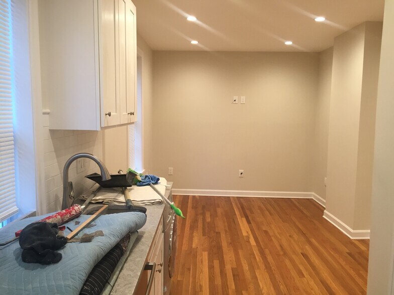 Building Photo - 10 Church St