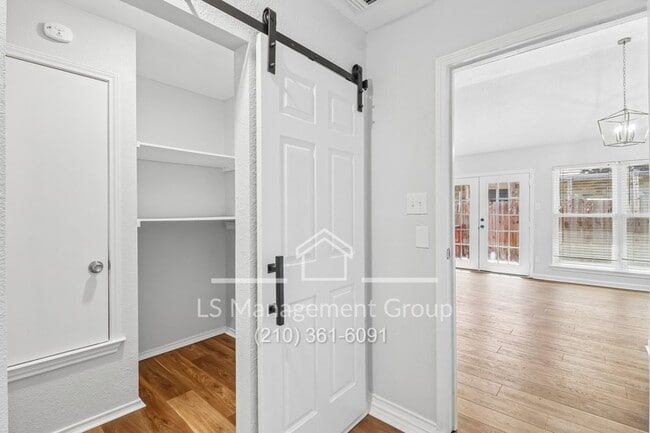 Building Photo - 3118 Bear Springs Dr
