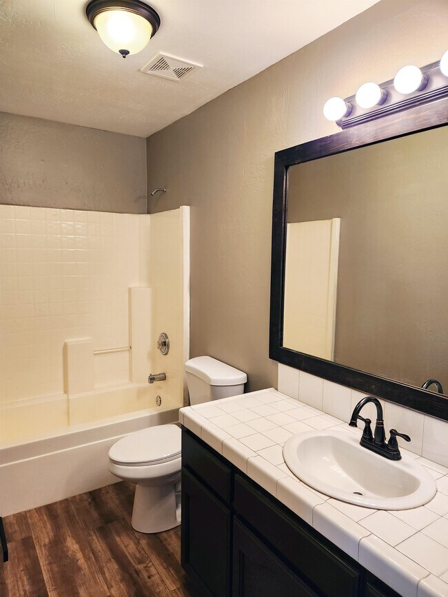 Building Photo - 8608 Hoodsport Ave