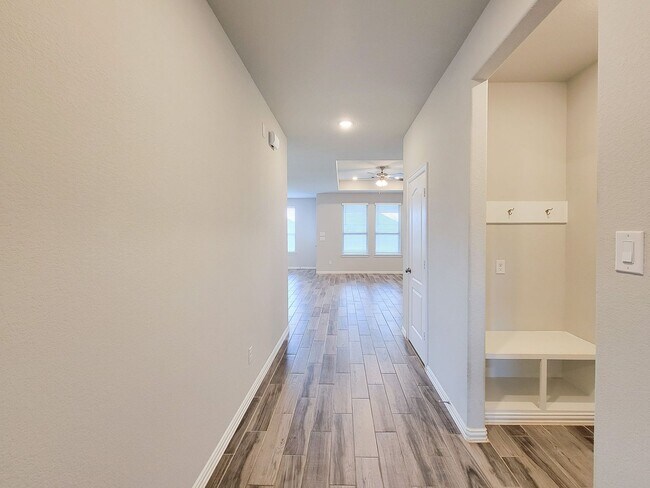Building Photo - Quiet Cul De Sac! Tray Ceiling in Family & Primary suite. Wood Like Tile, Modern Gray Walls, Grea...