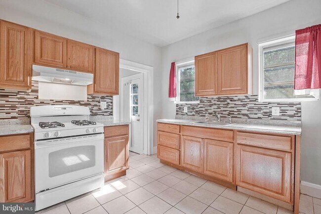 Building Photo - 508 Cording Ave