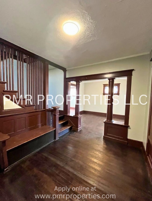 Building Photo - 3Bedroom/1Bathroom Home
