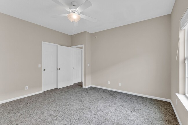 Building Photo - 3 Bedroom 2.5 Bathroom Townhome in Cypress Point - Richmond Hill