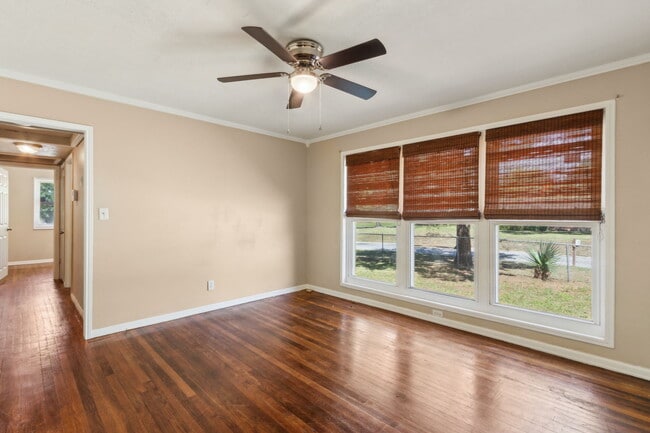 Building Photo - 1254 De Paul Dr