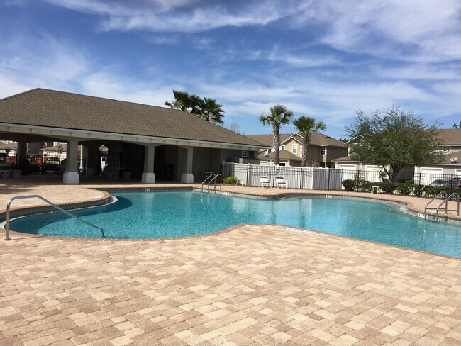Building Photo - 565 Scrub Jay Dr