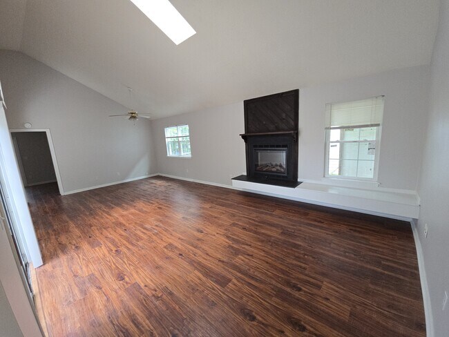 Building Photo - 5360 Chatham Hall Dr