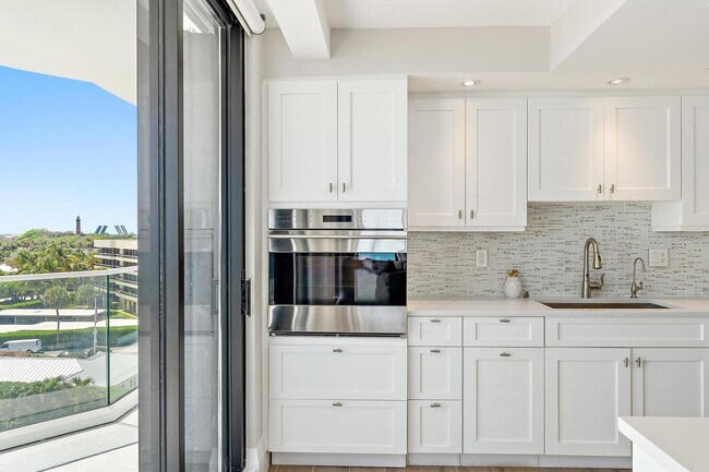 Building Photo - 100 S Beach Rd