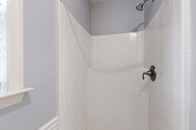Building Photo - Charming 4-Bedroom with Backyard Retreat i...