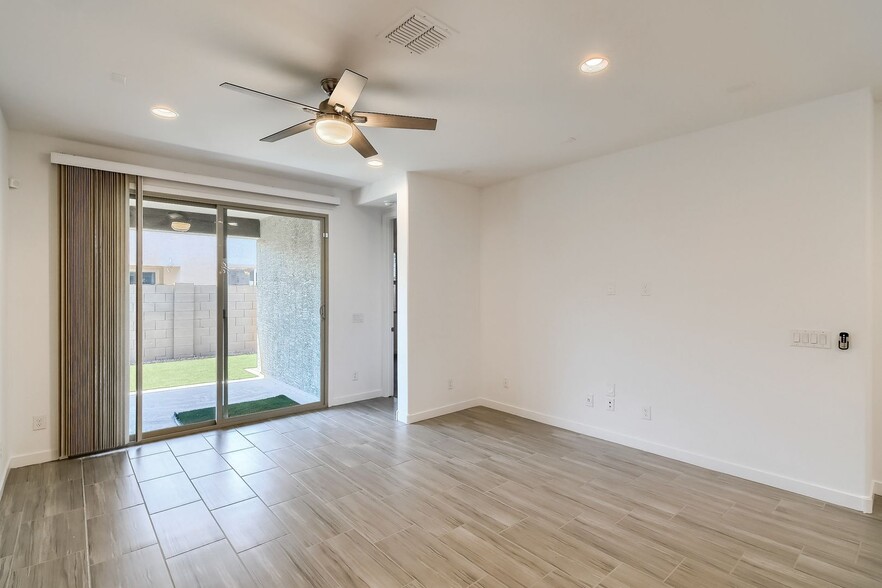 Building Photo - 8917 W Palo Verde Dr