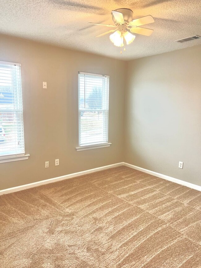 Building Photo - Nice 3 bedroom 2 bath home located in Sunset Trace