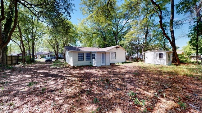Building Photo - Walk to Downtown Prattville!!! 4/2 Completely Updated!