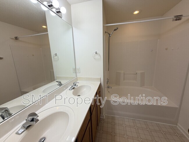 Building Photo - 5106 Bartholomew's Ln