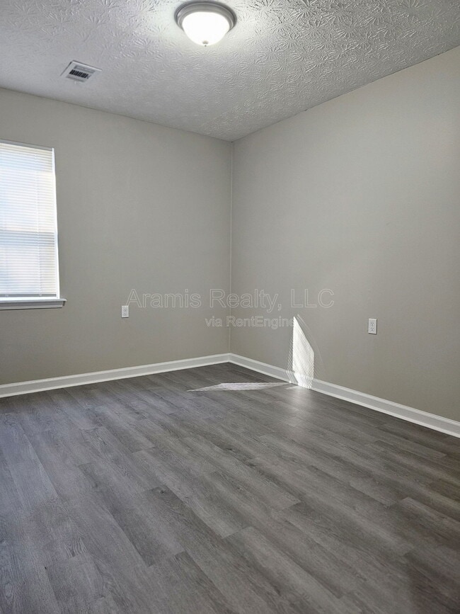 Building Photo - 3046 Embry Way SE