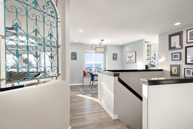 Building Photo - 734 La Fiesta St