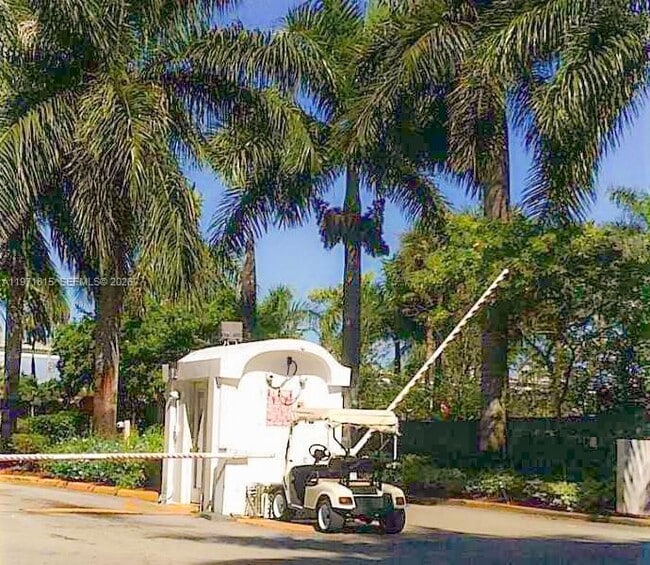 Building Photo - 498 NW 165th St