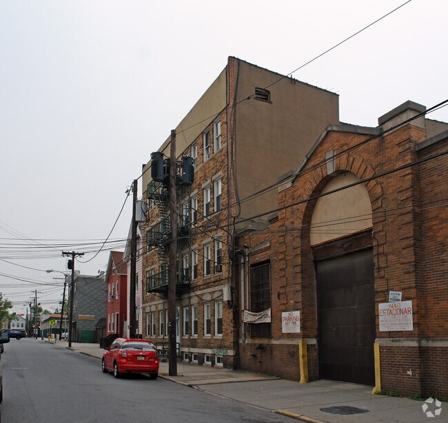 Building Photo - 110-112 Monroe St