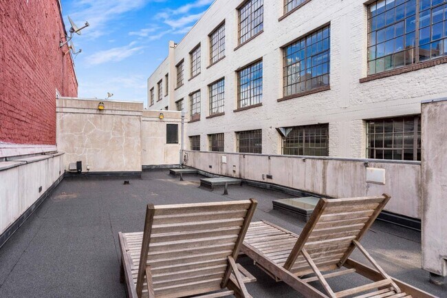 Building Photo - 657 3rd St