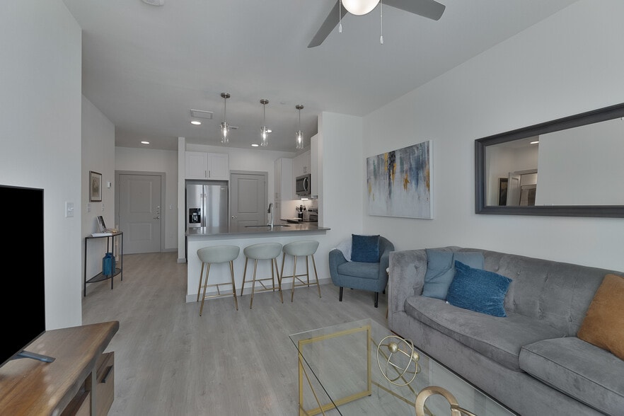 Building Photo - Bluffview