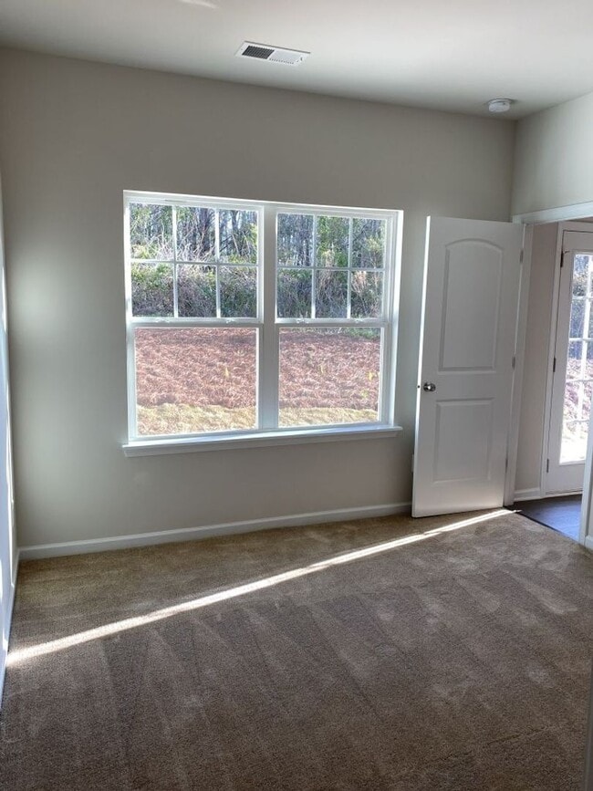 Building Photo - Spacious 2 Story, 3 Bed, 3 Bath Townhome n...
