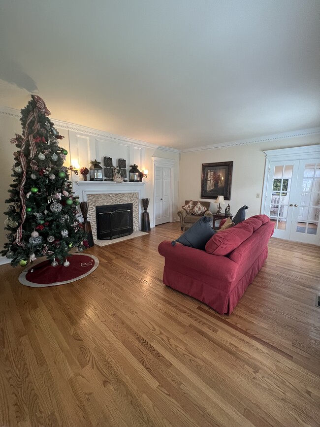 Building Photo - 795 Oak Trail Dr
