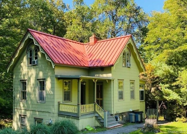 Primary Photo - 10 Maple Rd