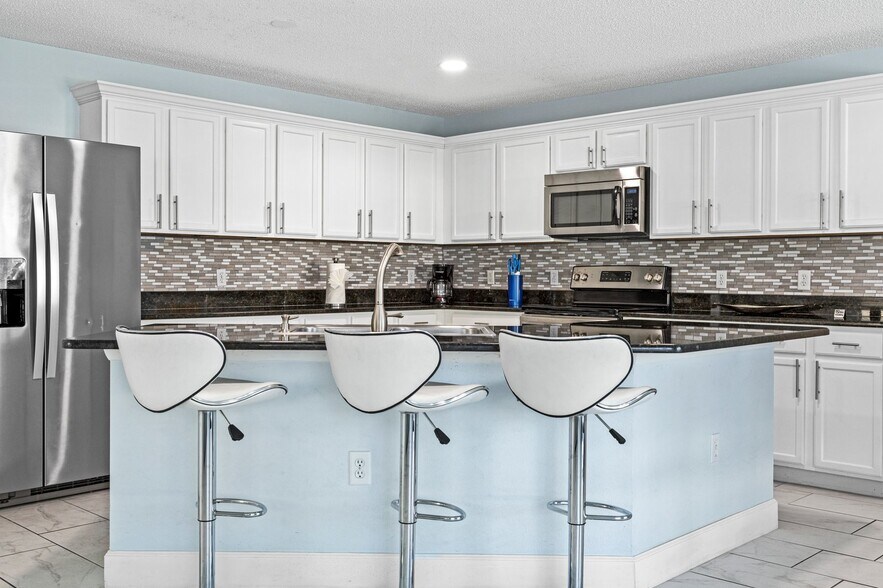 Building Photo - 642 Elderberry Dr