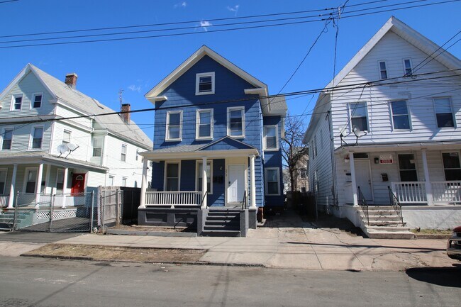 Building Photo - 273 Lloyd St