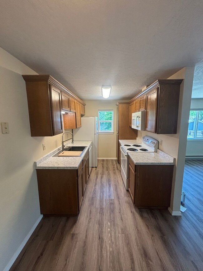 Building Photo - Beautiful Townhouse on 13th Street