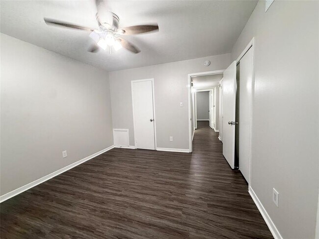 Building Photo - 500 Willow Dr