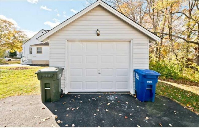 Building Photo - 157 Evans St