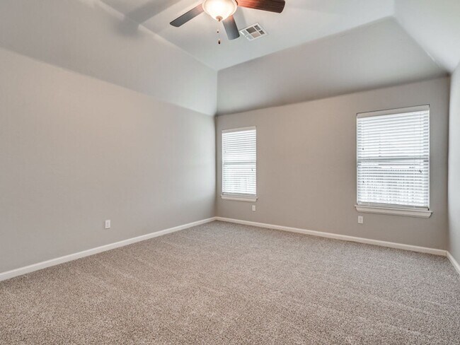 Building Photo - 5301 NW 162nd Ter, Edmond, OK 73013