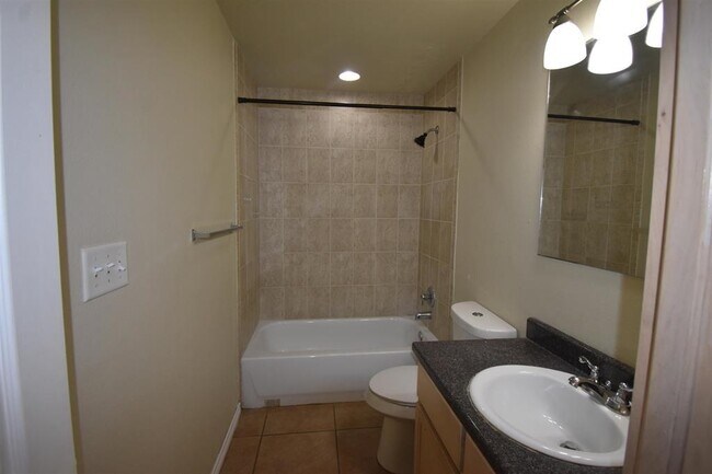 Building Photo - 104 Alyssa Dr