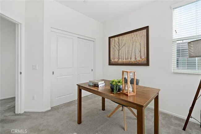 Building Photo - 747 Savi Dr